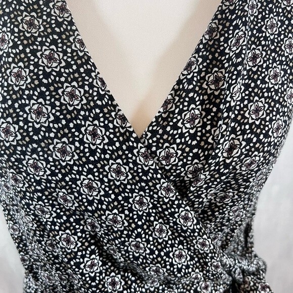 Sadie & Sage black and pink print open back wrap top romper size small - Picture 2 of 6